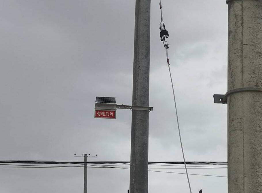 甘肅電力安裝防外破警示牌，為電力防護增添“保護傘”